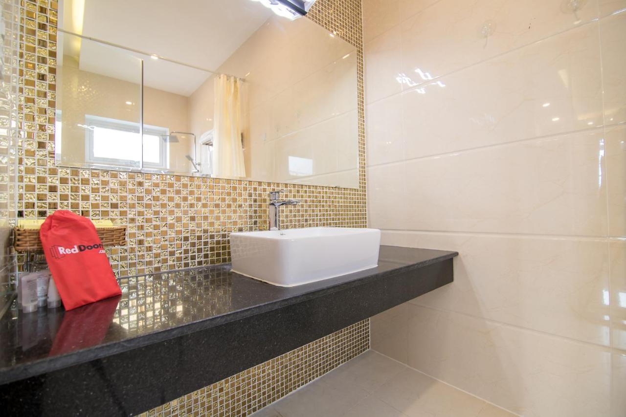 Reddoorz Plus Near Lotte Mart Cong Hoa Хошимин Экстерьер фото
